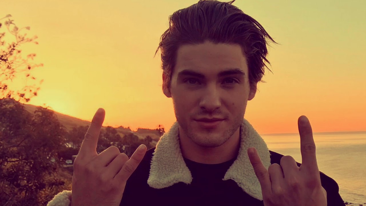 Theo Reaken | Cody Christian - Eat You Up