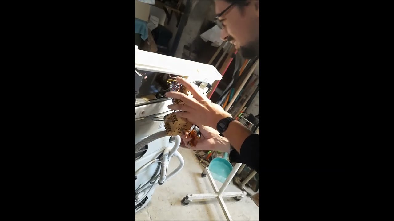 Remplacement du programmateur sur une machine à laver vintage Vedette 492 Super.