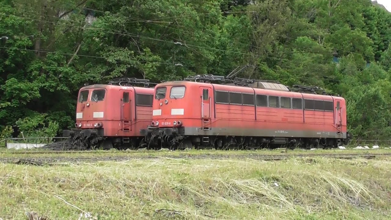 Schiebung auf der Ruhr Sieg Strecke Nachschubbetrieb in Altenhundem mit BR 151