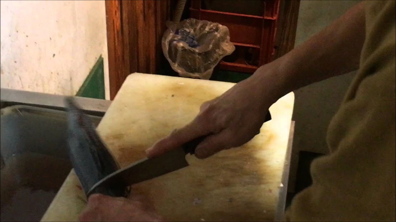 How to clean and sprinkle salt on Mackerel ! #1
