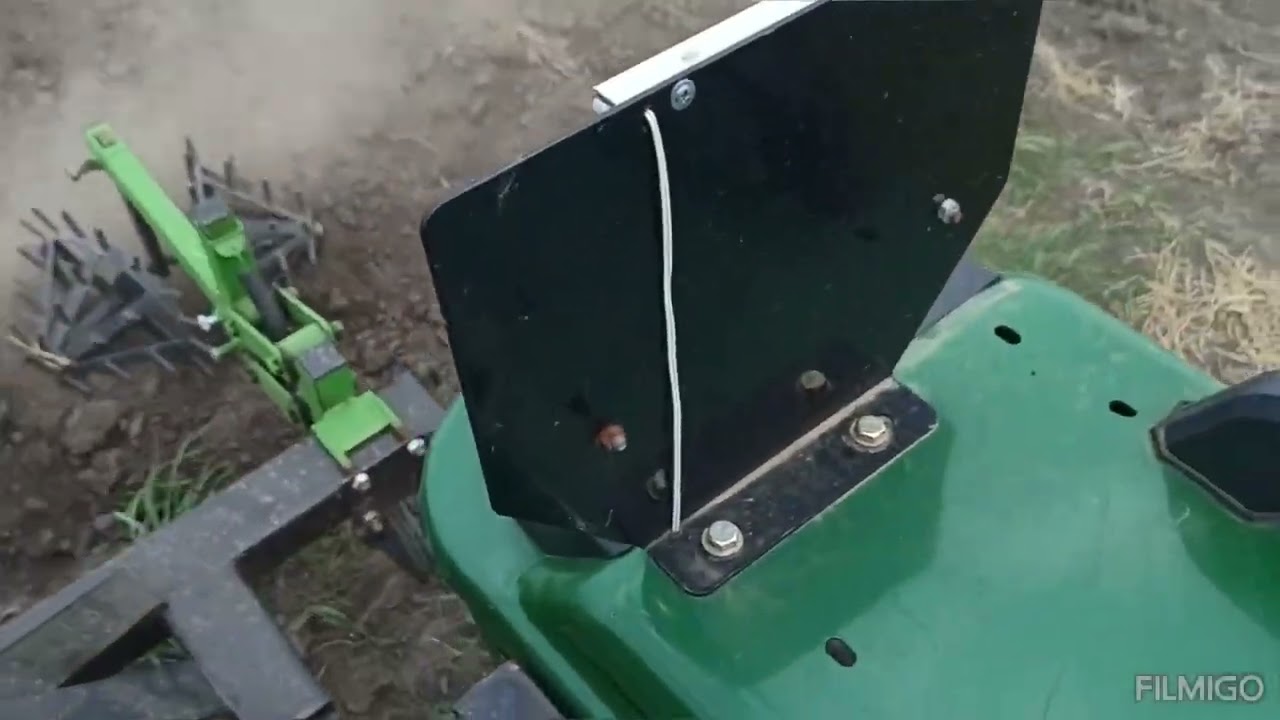 Саморобний міжрядний культиватор в ділі.