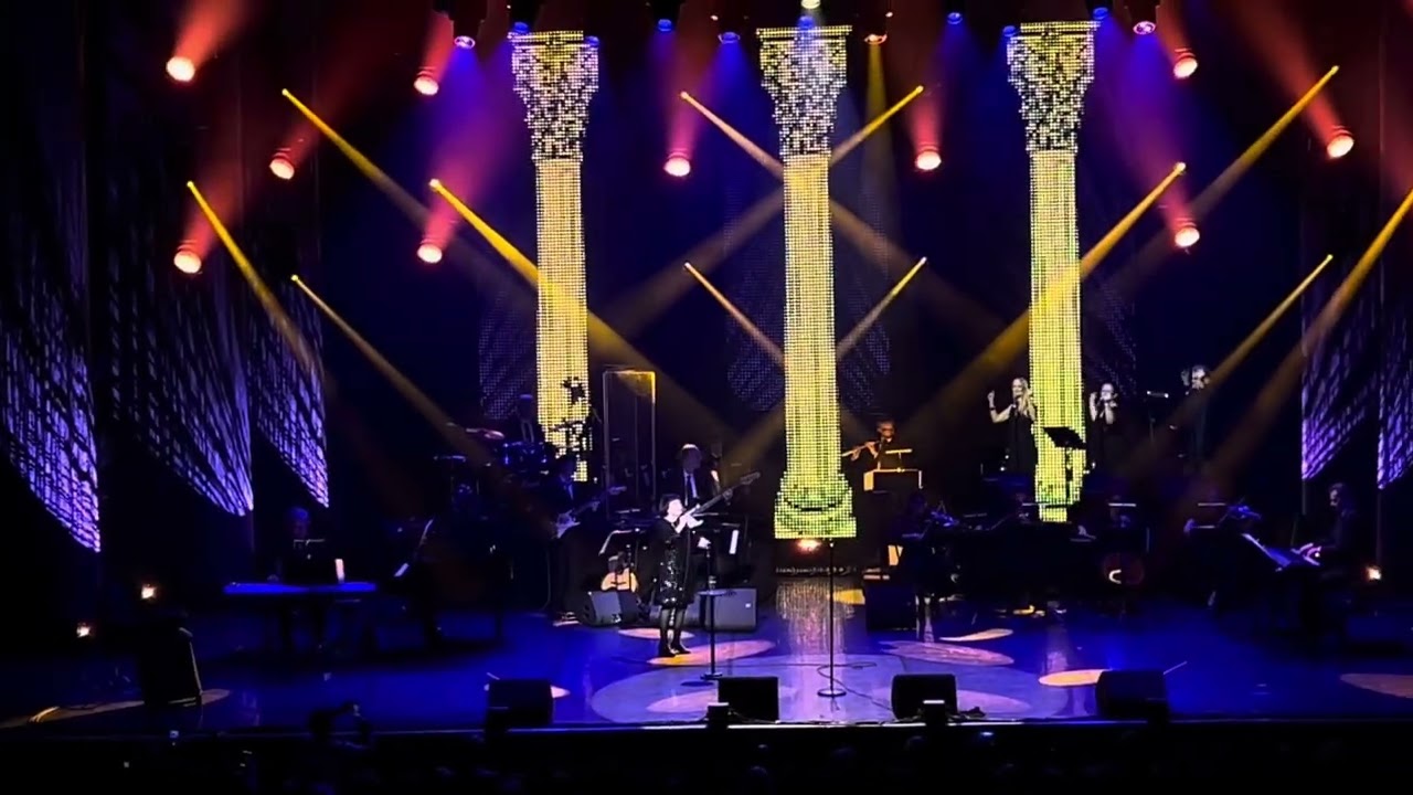 Mireille Mathieu live tours 