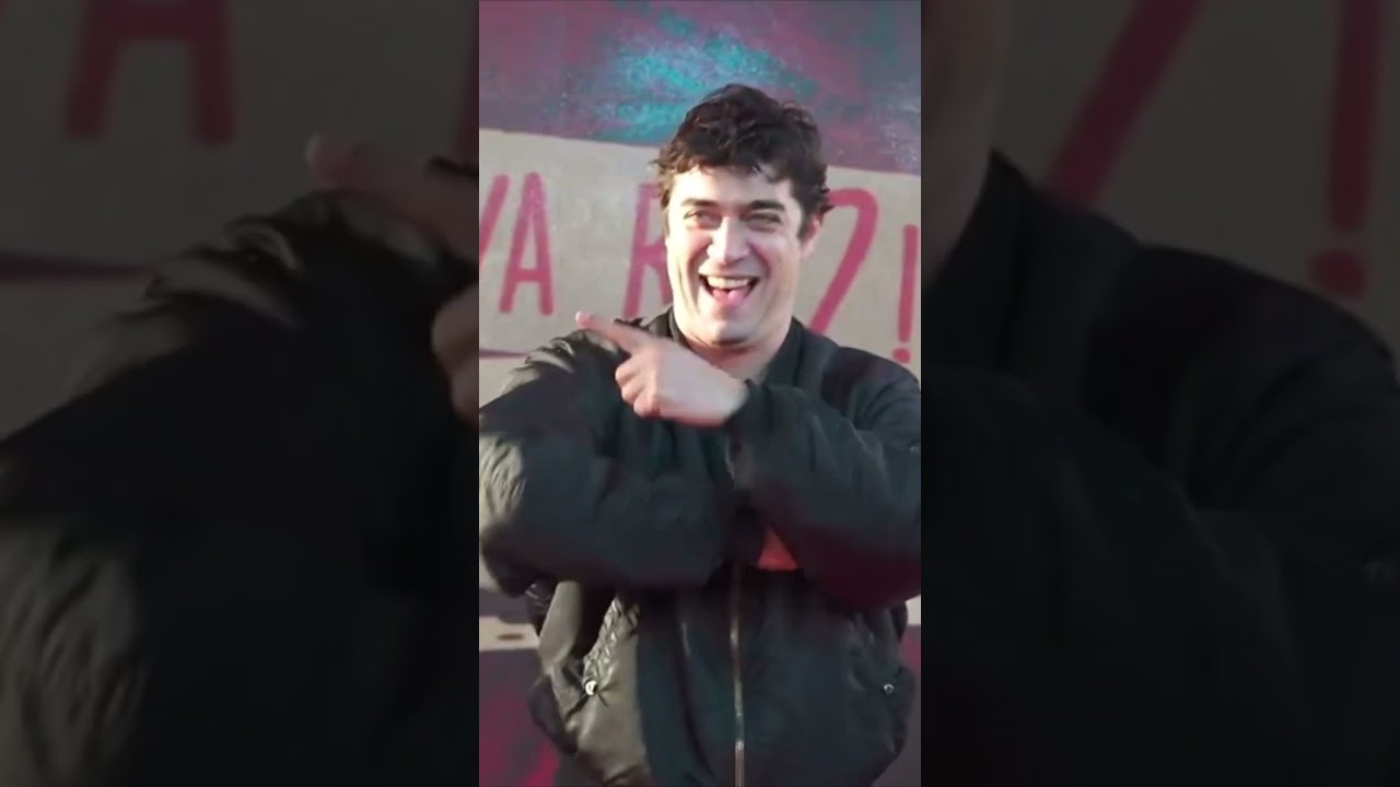 Riccardo Scamarcio balla &ldquo;TUTA GOLD&rdquo; di Mahmood versione (L.Carioti, N.Pigini, Ema Stokholma)