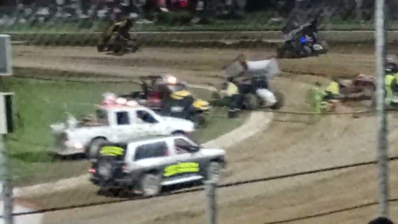 Sprintcar Grand Prix feature race at Ruapuna Speedway 