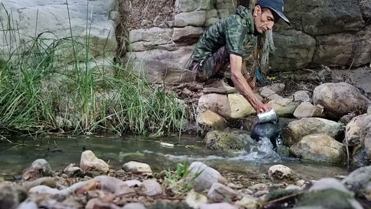Building to survive: How to turn a rock cave into a safe and cozy shelter ?!!!!!!