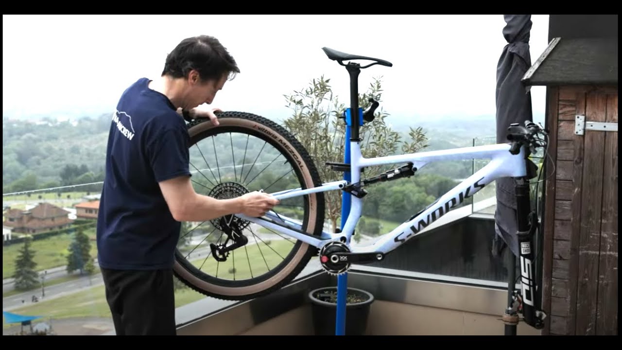 🚀 Dreambuild: Assembling the 2024 Specialized S-Works Epic - Lightweight & Exclusive! 🌟