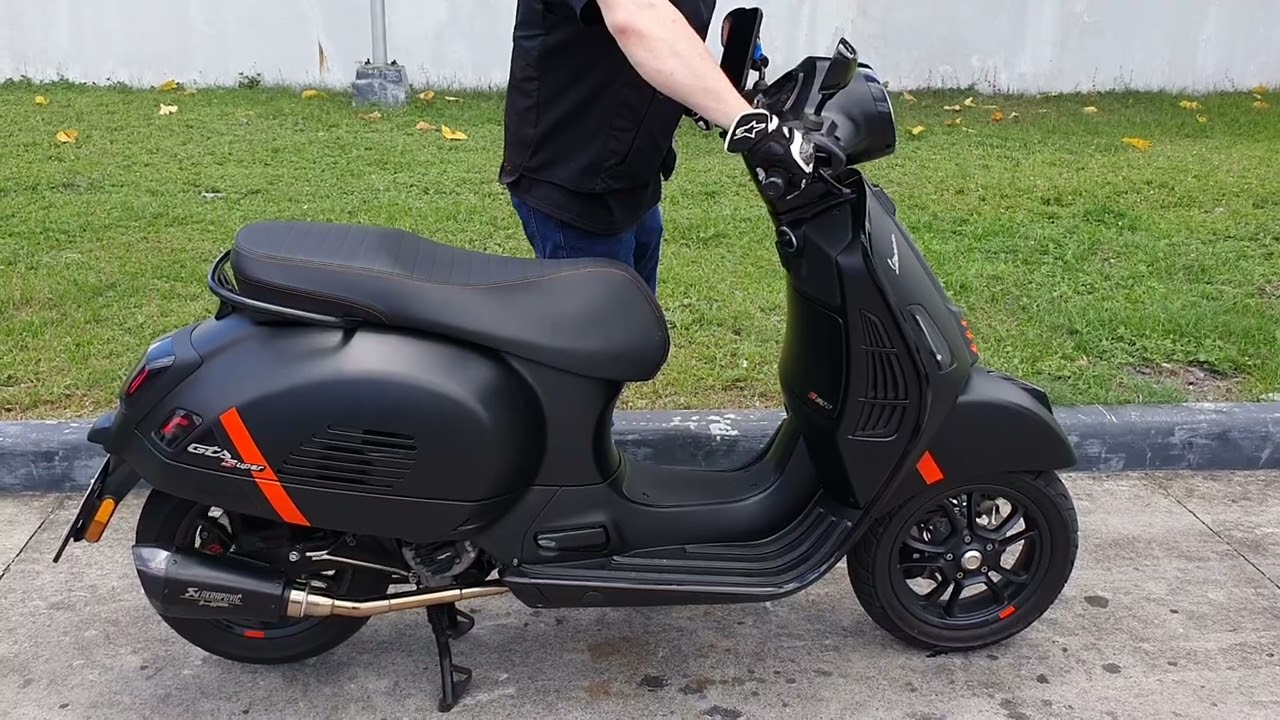 Vespa GTS Super Sport 300 2023 with Akrapovic HP 61mm full system exhaust