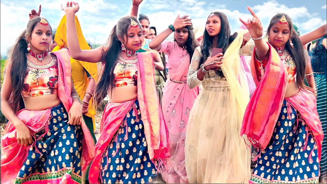 કપડા ધોવા ને બહાને આવતી રમીલા કુવે રોજ કરતા વાતે || Dipak R Bariya || Adivasi Girls Gafuli 2022