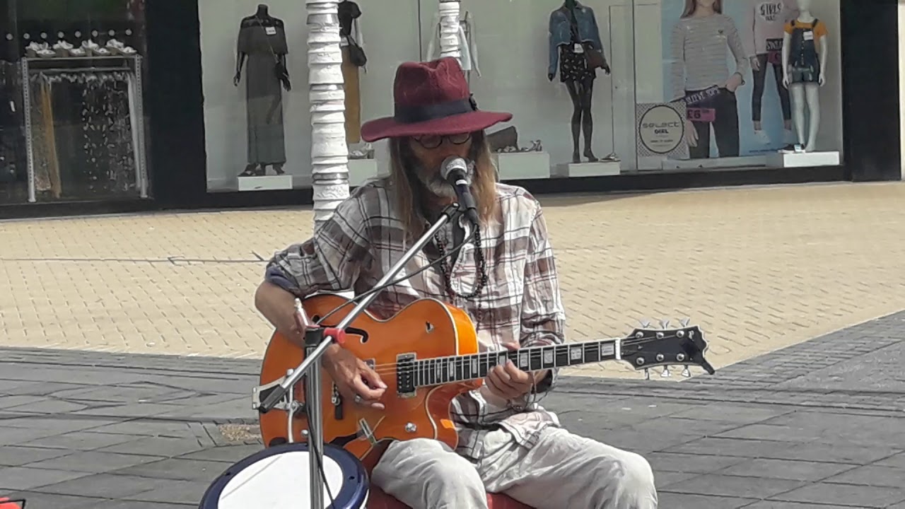 Busking in Bristol - Rollin n Tumblin (slight latin feel)