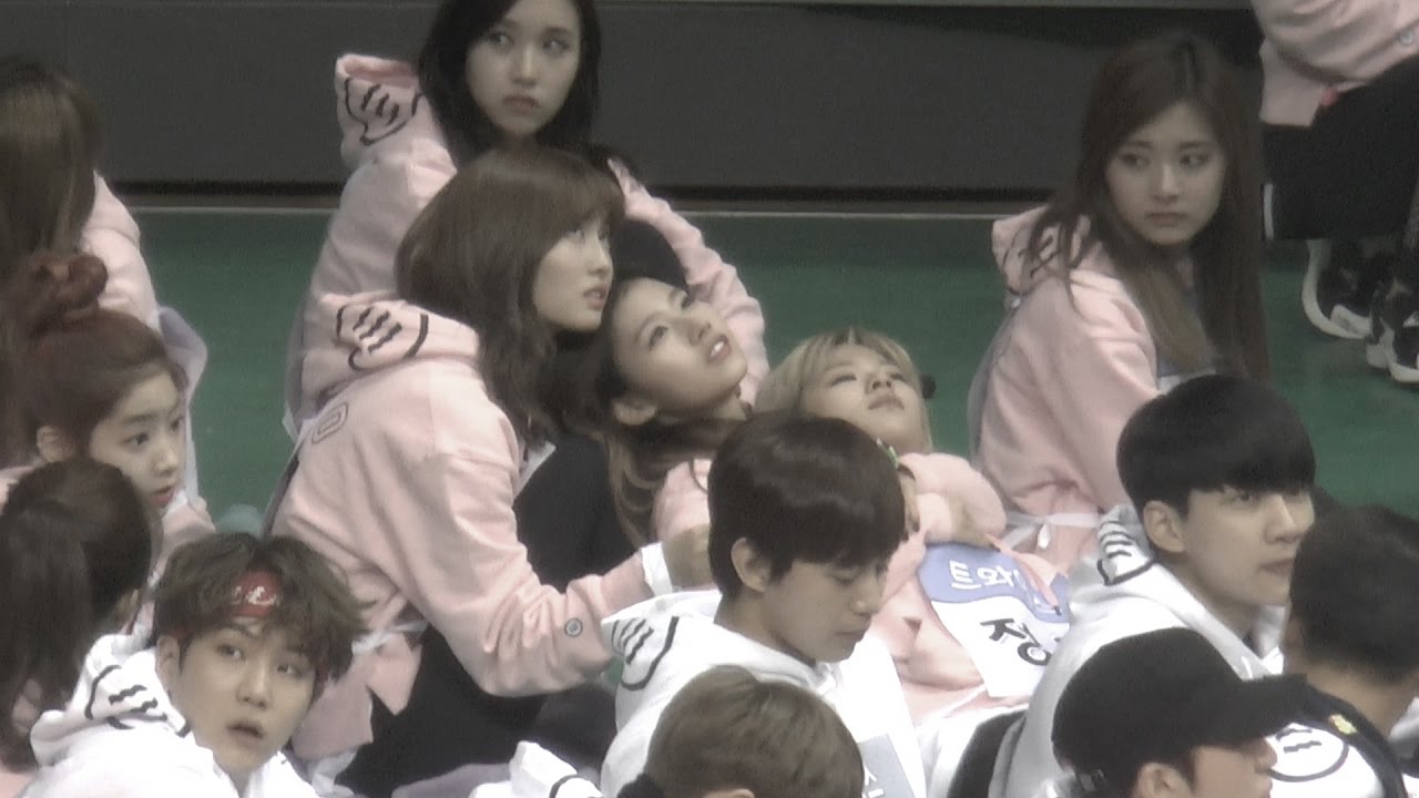 170116 트와이스 사나 아육대 대기 #2