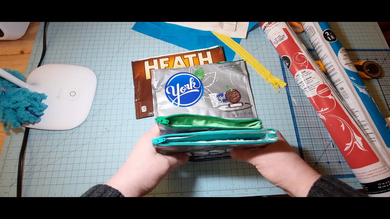 Tutorial  - How To Make A Zippered Candy Bag Using Vinyl