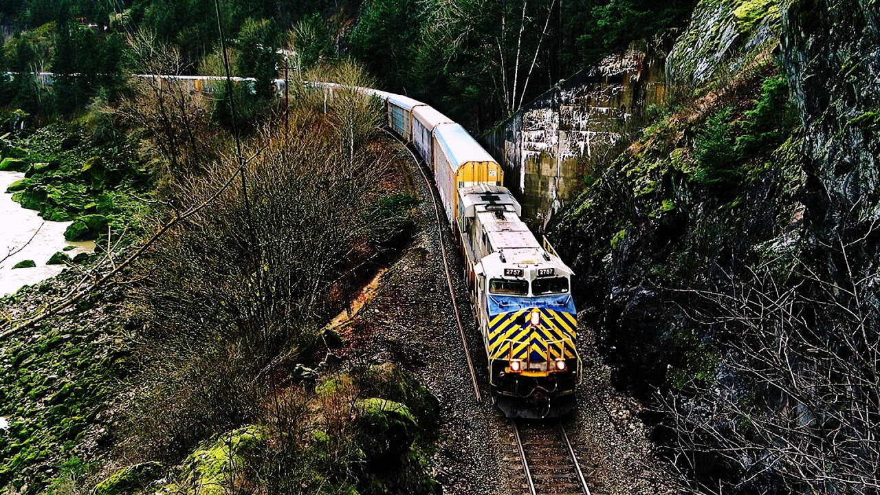 25 MIN OF BUSY FREIGHT TRAIN ACTION THRU THE FRASER CANYON!