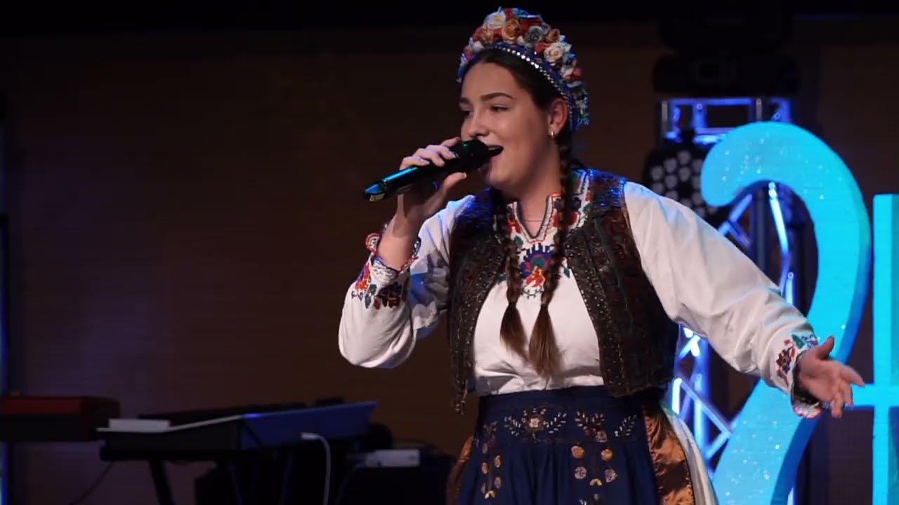 Denisa Prunian  - Cate flori is pe pamant | Festivalul Muzical Lira - Ediția IX