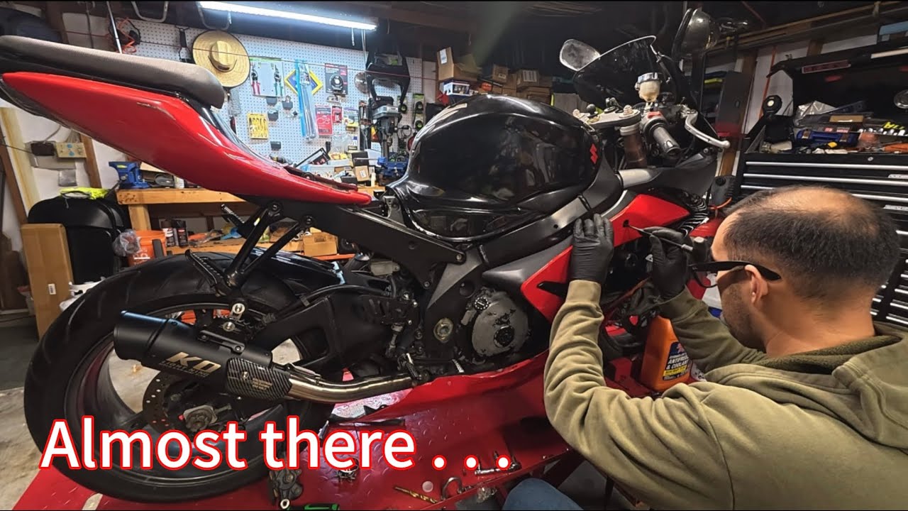Installing the rest of the fairings on my project K6 GSXR 1000