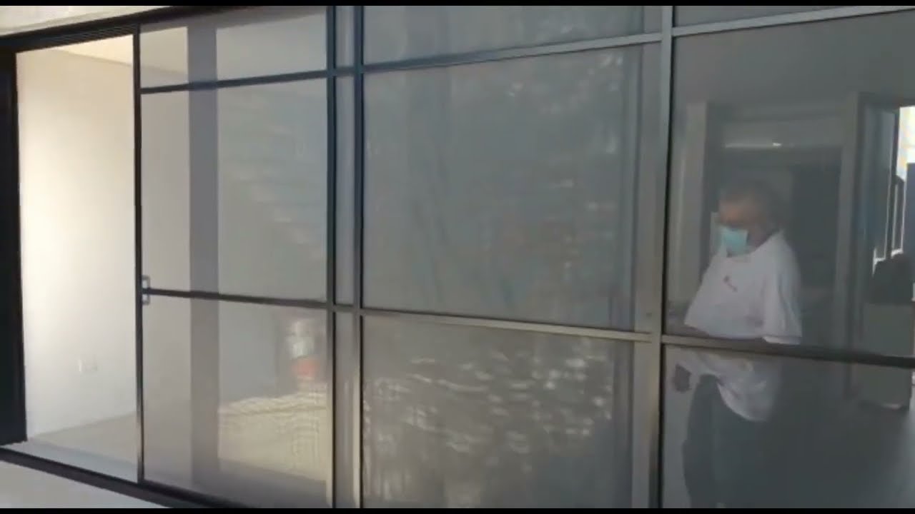 Porta de Correr com  04 folhas de Tela mosquiteira