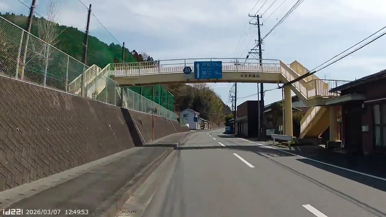 空いているワインディングロードは心地良い