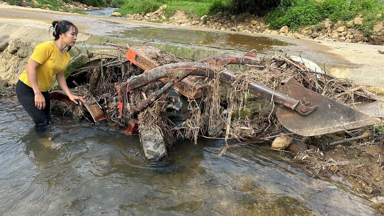 girl Recovering Kubota B6000 Wheel Loader Stuck in Drain - Diesel engine restoration