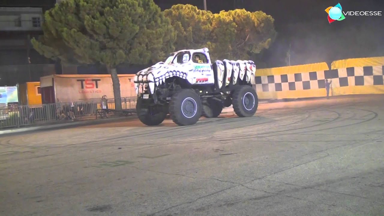 Stunt Drivers Team show a Pescara
