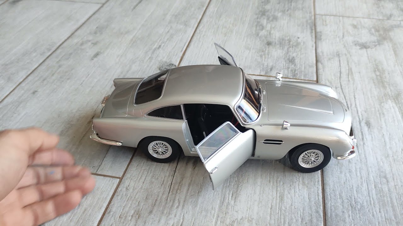 Aston Martin DB5 SILVER birch 1964 James Bond car 1:18 scale DIECAST model SOLIDO  unboxing
