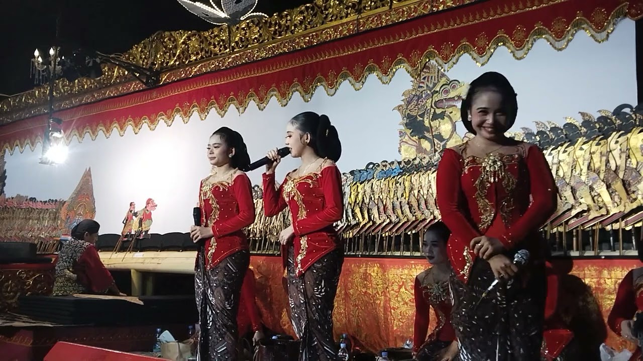 Suara sinden ayu sekar bima bikin gemebyar penonton di selakambang kaligondang purbalingga