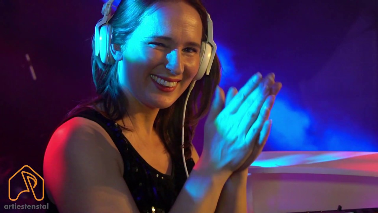 Female DJ Miss Behave boeken