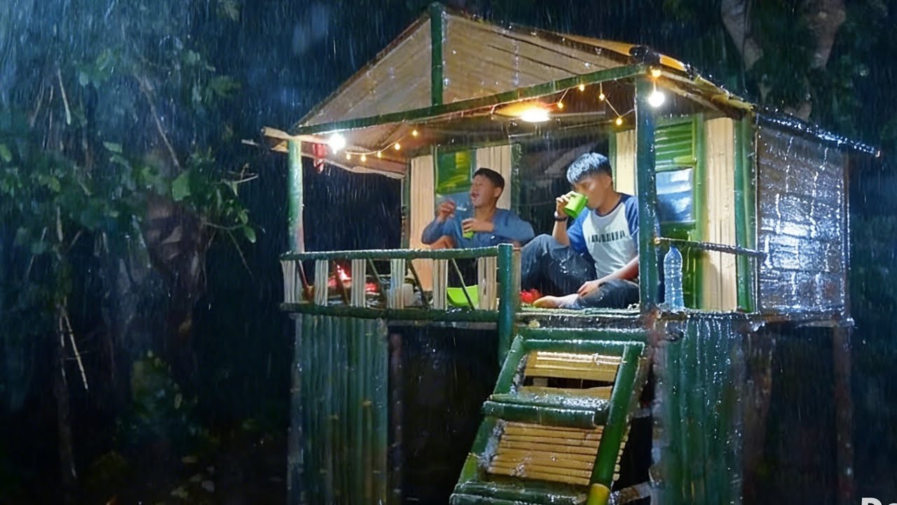 Camping hujan deras|| membangun shelter yang indah di hutan Sumatra