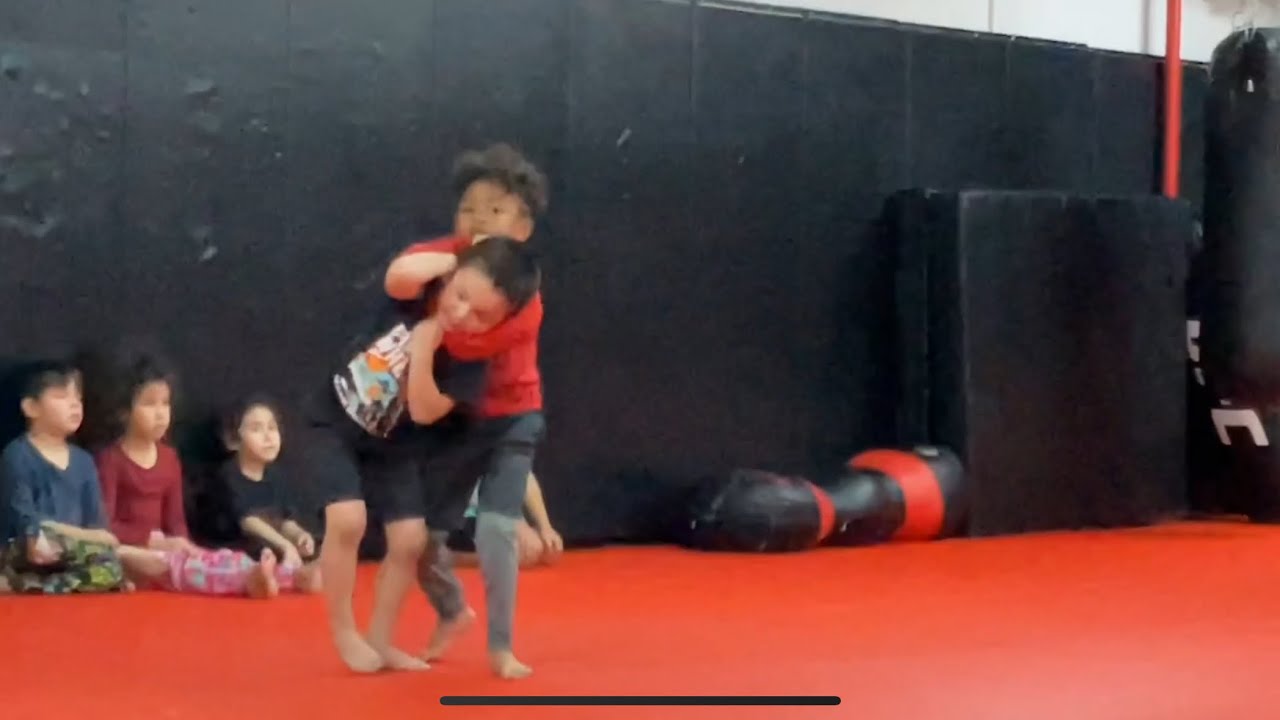 ￼6 year old kid rolling jiu jitsu , while submitting opponents, ￼👀Go subscribe to HBIV the Samurai