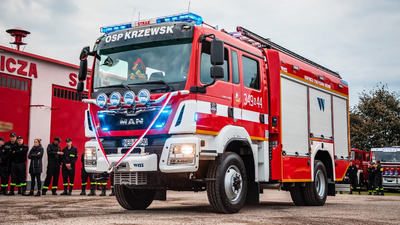 10 Fire Trucks on blue lights and sirens! Welcoming a BRAND NEW Fire Engine