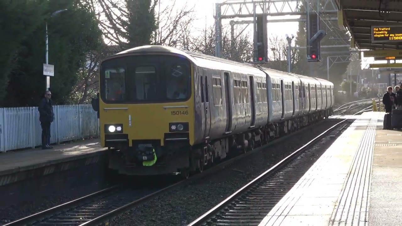 TRAINS AND METROLINK AT NAVIGATION ROAD INC. FREIGHTLINER 66510 21.12.22.