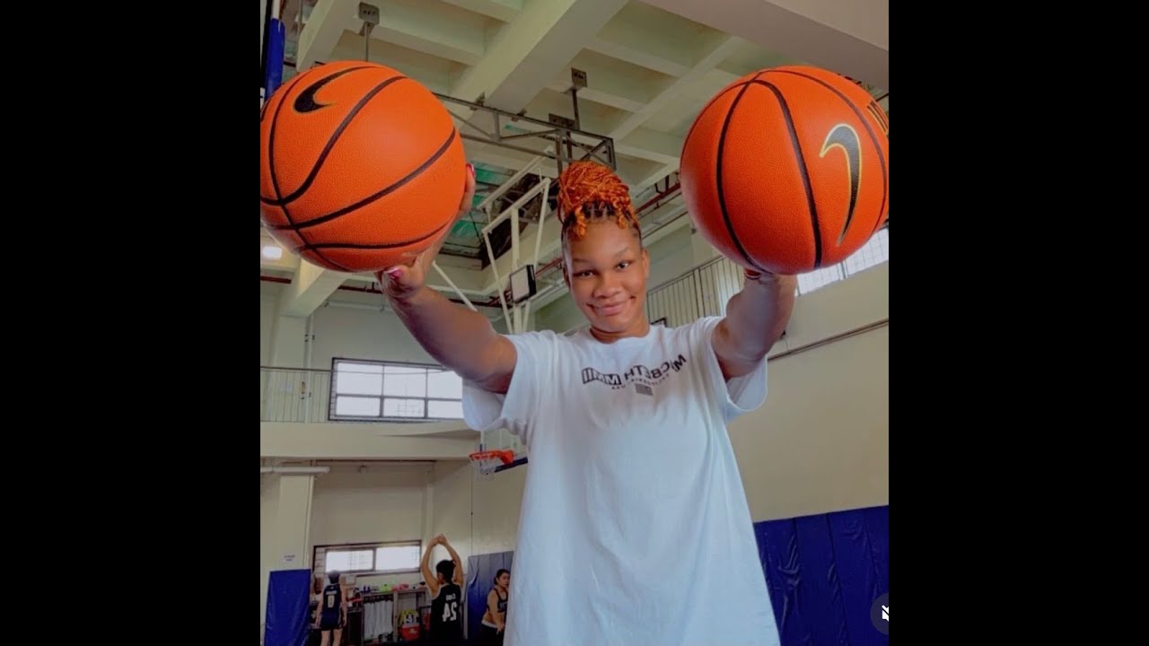 Stephanie Okechukwu, 7'1