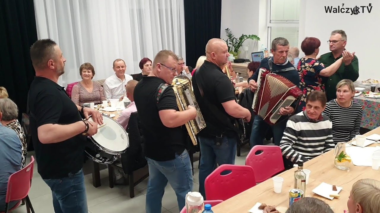 BIESIADA pytała się matka córy na co kogut mo pazury 