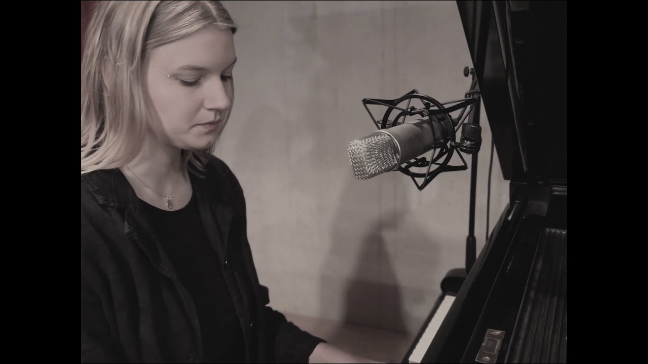 Roller Derby - Underwater (Acoustic Performance)