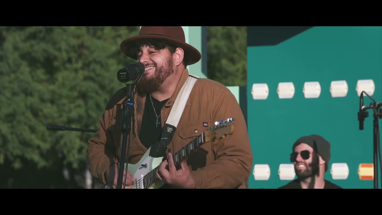 Wonderwall // Oasis Cover by Avenida Music