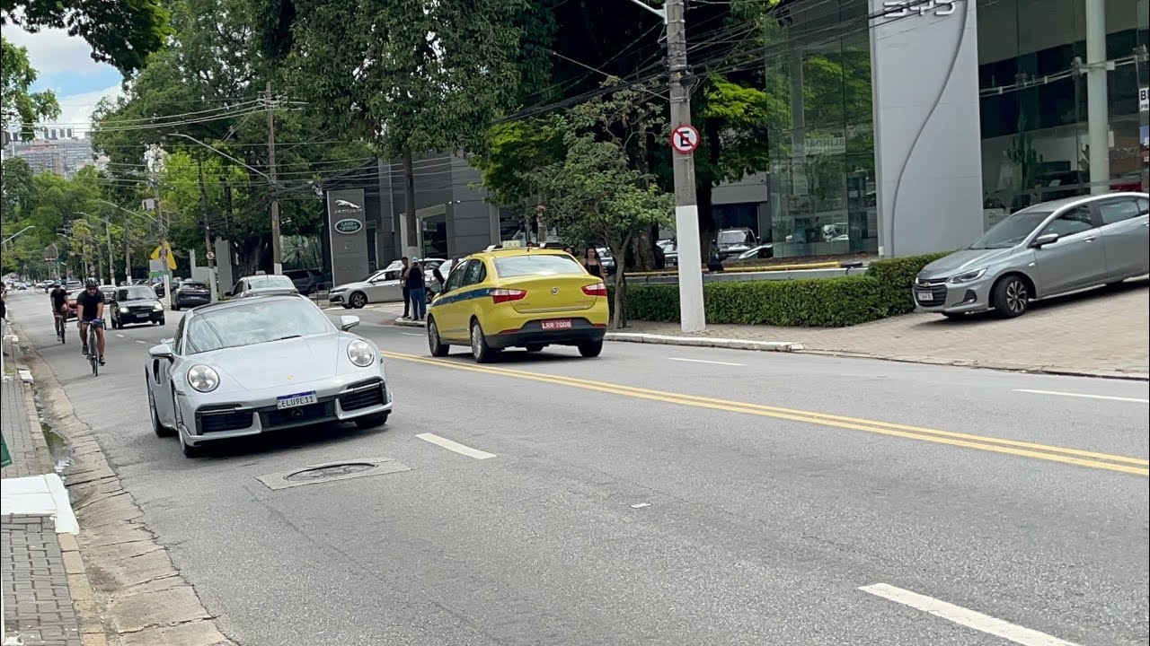 Avenida Europa cada dia mais carros esportivo 