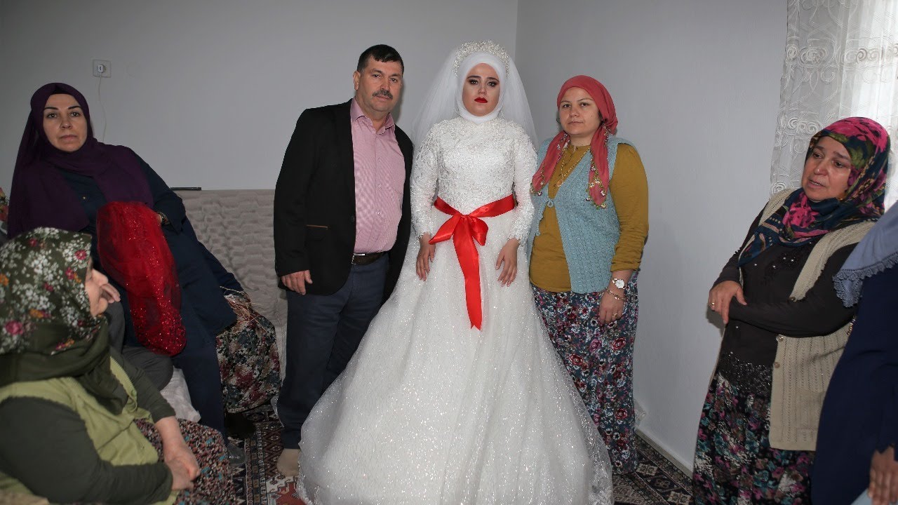 Manisa Demirci Büyük kıran köylülerinin İzmir den gelin alması