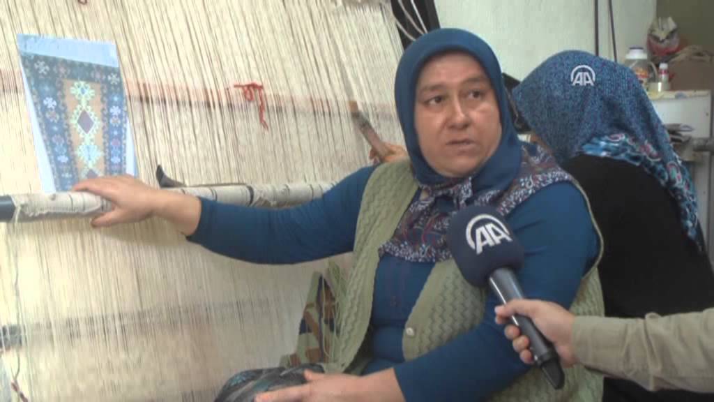 Anadolu Ajansı - Dünyanın en uzun el dokuma kilimi rekor peşinde