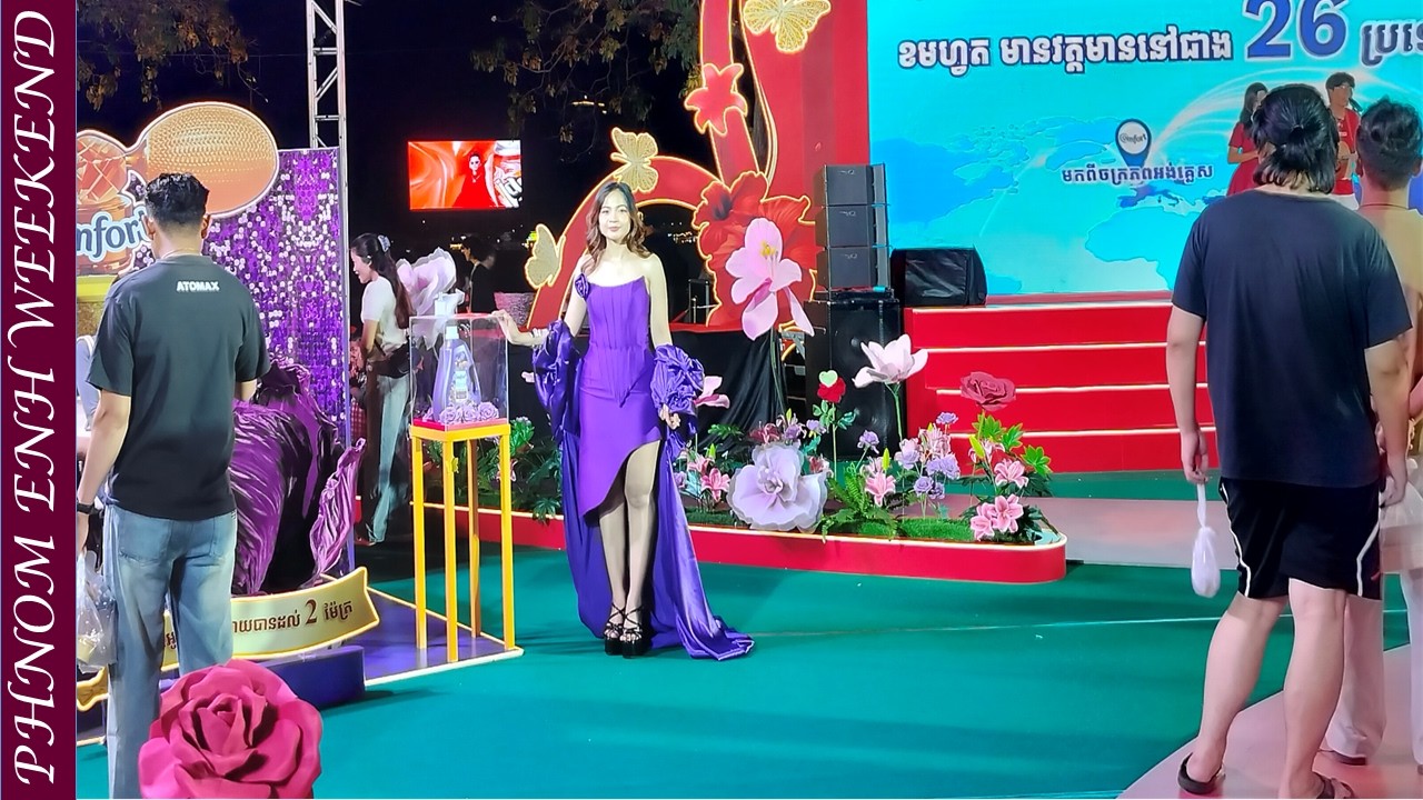 🇰🇭 NIGHTLIFE  AT THE WEEKEND IN PHNOM PENH | មាត់ទន្លេ ចុងសប្ដាហ៍