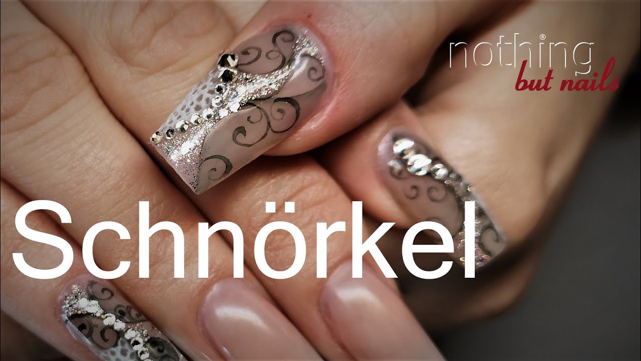 schn&ouml;rkel nailart auf acryl marilyn style naildesign