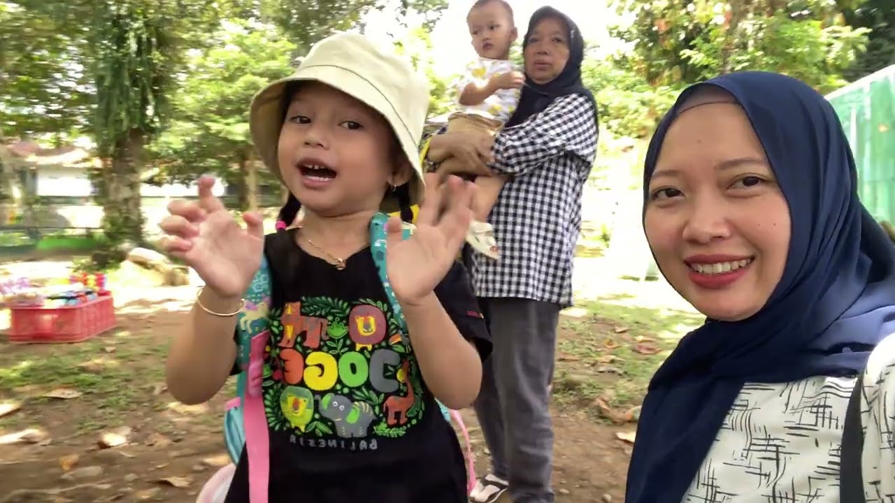 Jalan jalan ke kebun binatang serulingmas Bnajarnegara