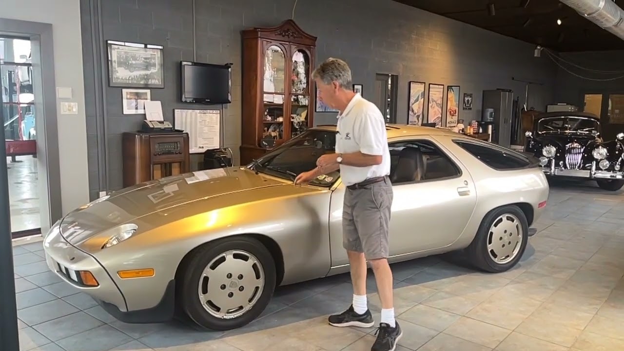 1986 Porsche 928S - walk around