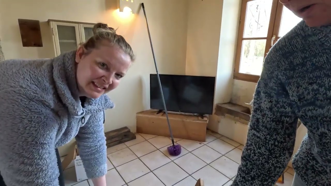 Schoonmaakchaos: Keukenkastjes en boeken in vlammen op! 😱🔥