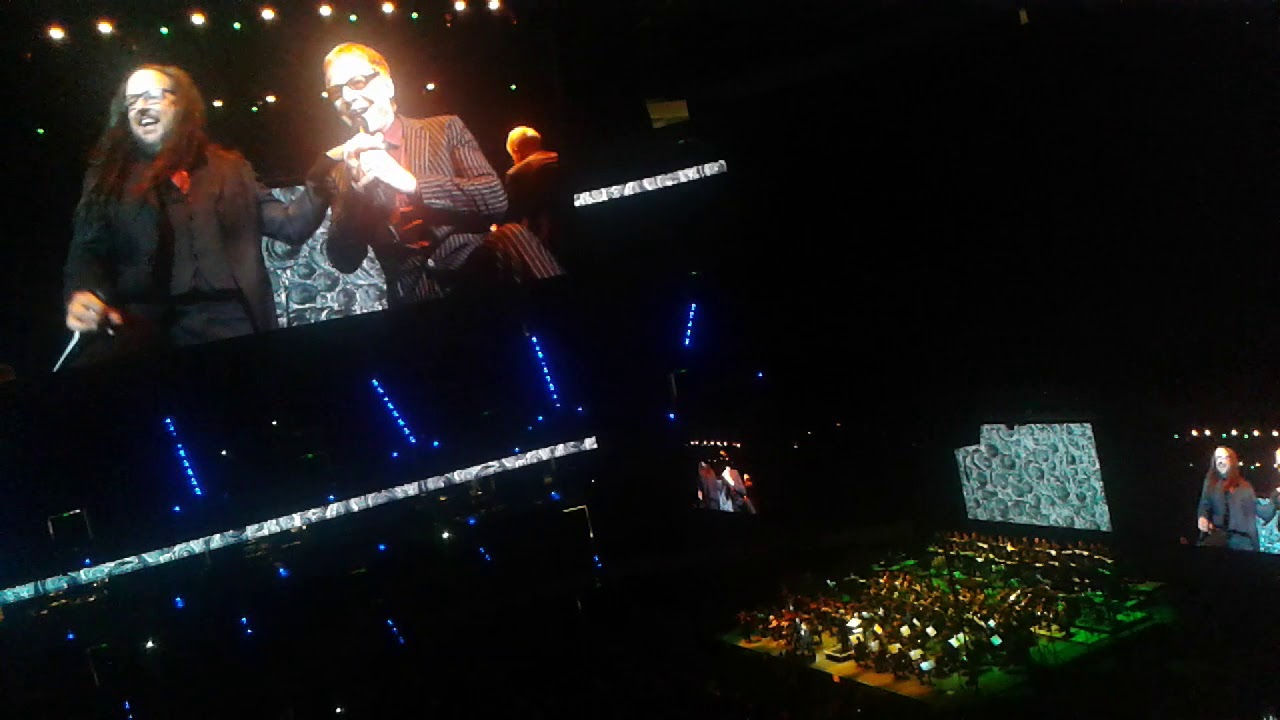 This is Halloween-  Jonathan Davis & Danny elfman live Mexico