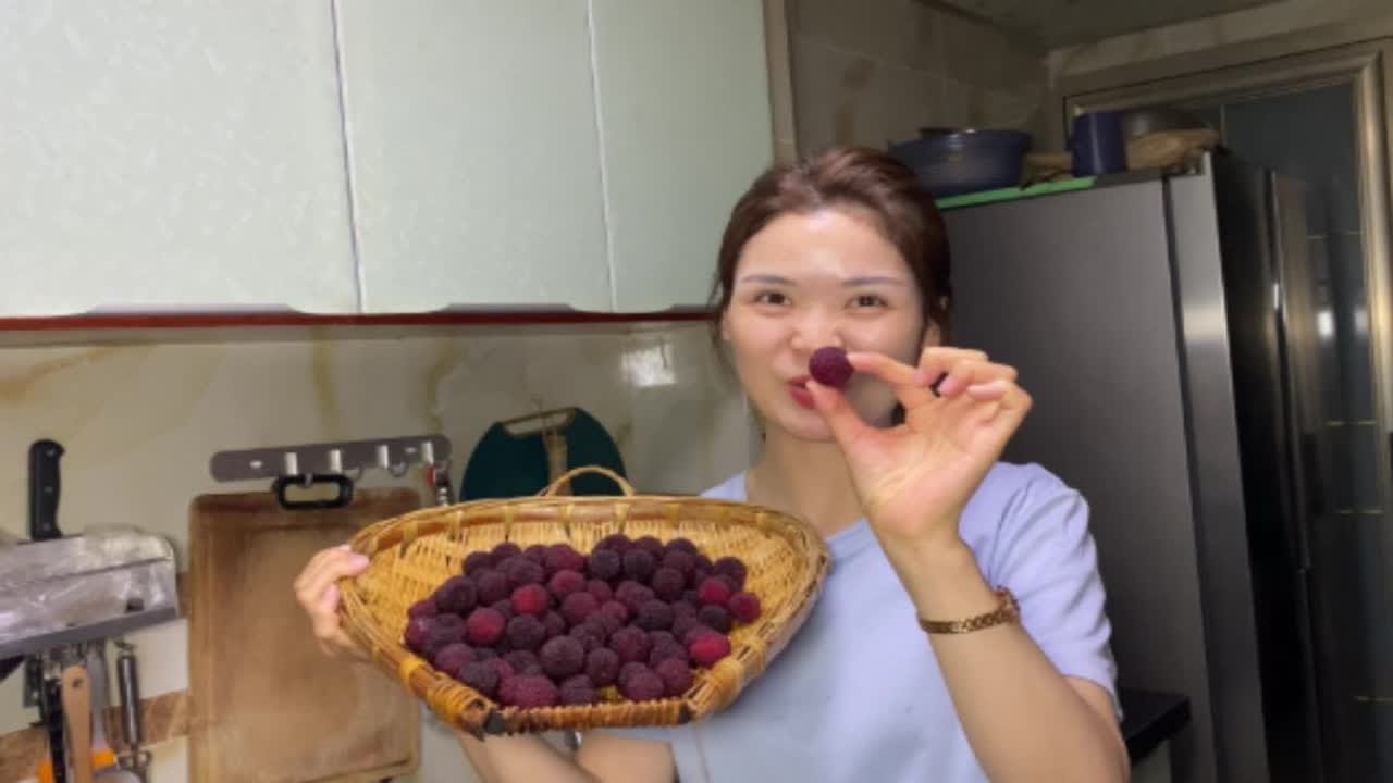 自制杨梅冰沙，简单易学，成品就像雪糕一样，干净卫生消暑良品