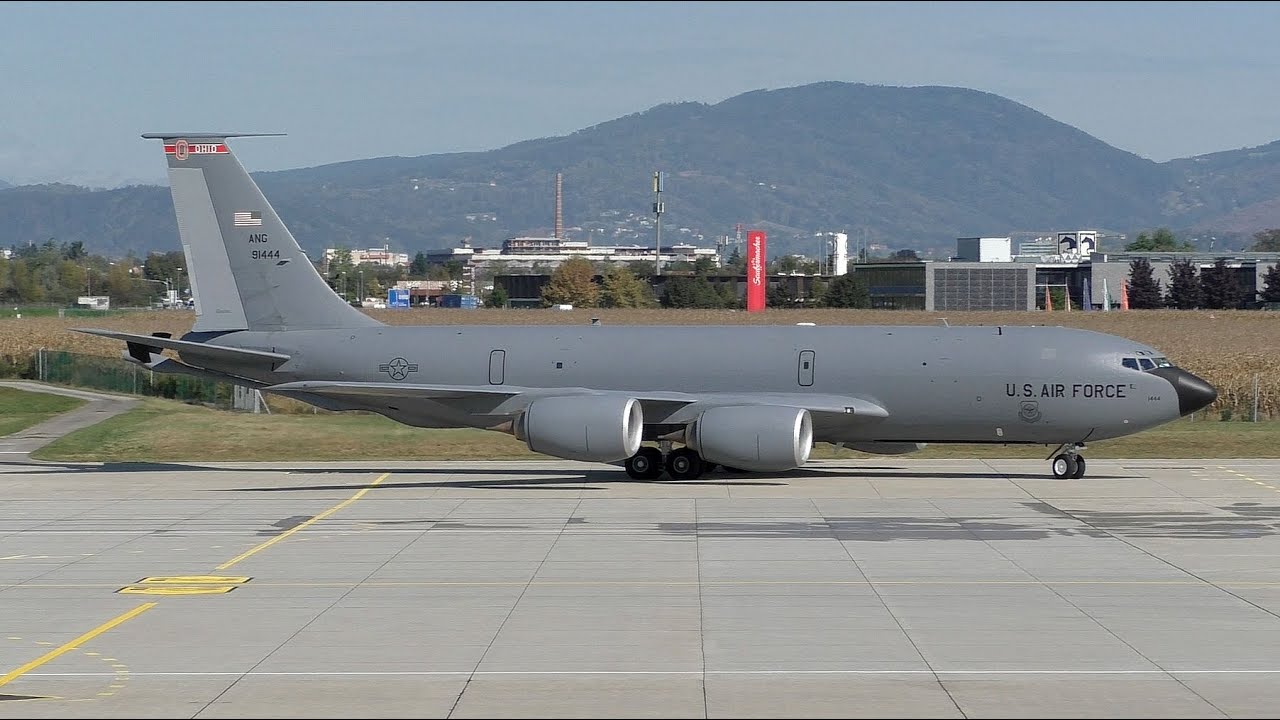 USAF Boeing KC-135R Stratotanker landing at Graz Airport | 59-1444