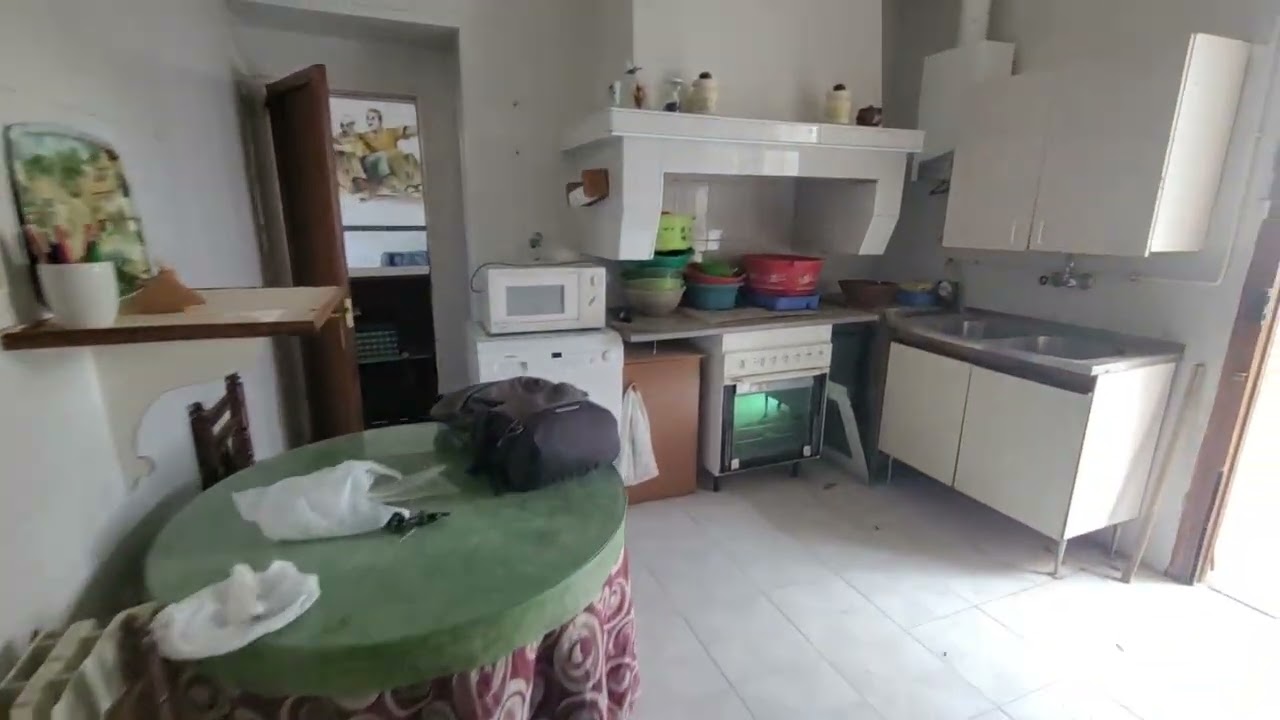 Rural townhouse to reform💸63.000€/ with commercial potential / Near Trujillo/Extremadura/Spain
