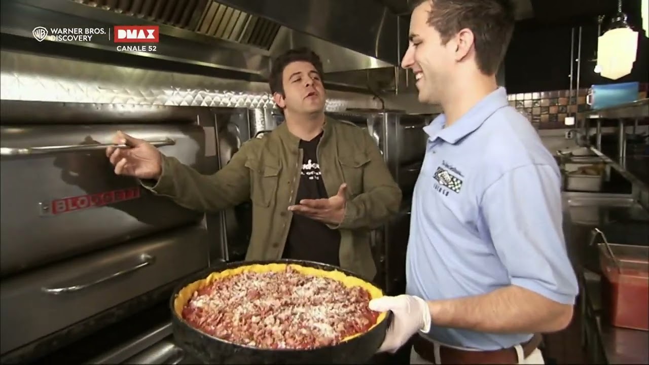 Adam è a Chicago per mangiare la Pizza Alta più grande d'America: LA SUPREMA | Man vs Food