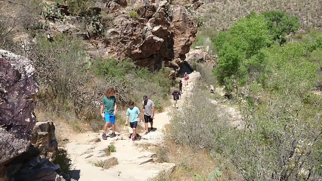 HIKING BLUFF TRAIL TO SABINO CREEK IN SABINO CANYON. TUCSON,  AZ.