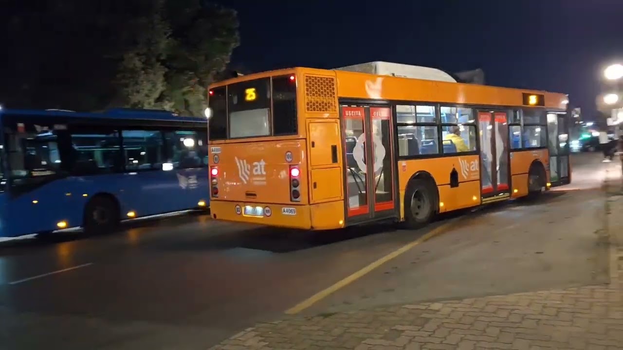Bus spotting in piazza d'Azeglio di sera