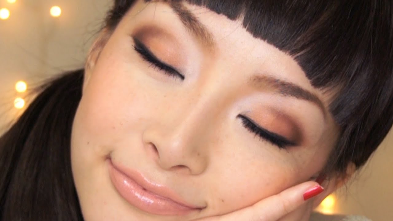 Holiday Makeup: Smokey brown Eyes Makeup