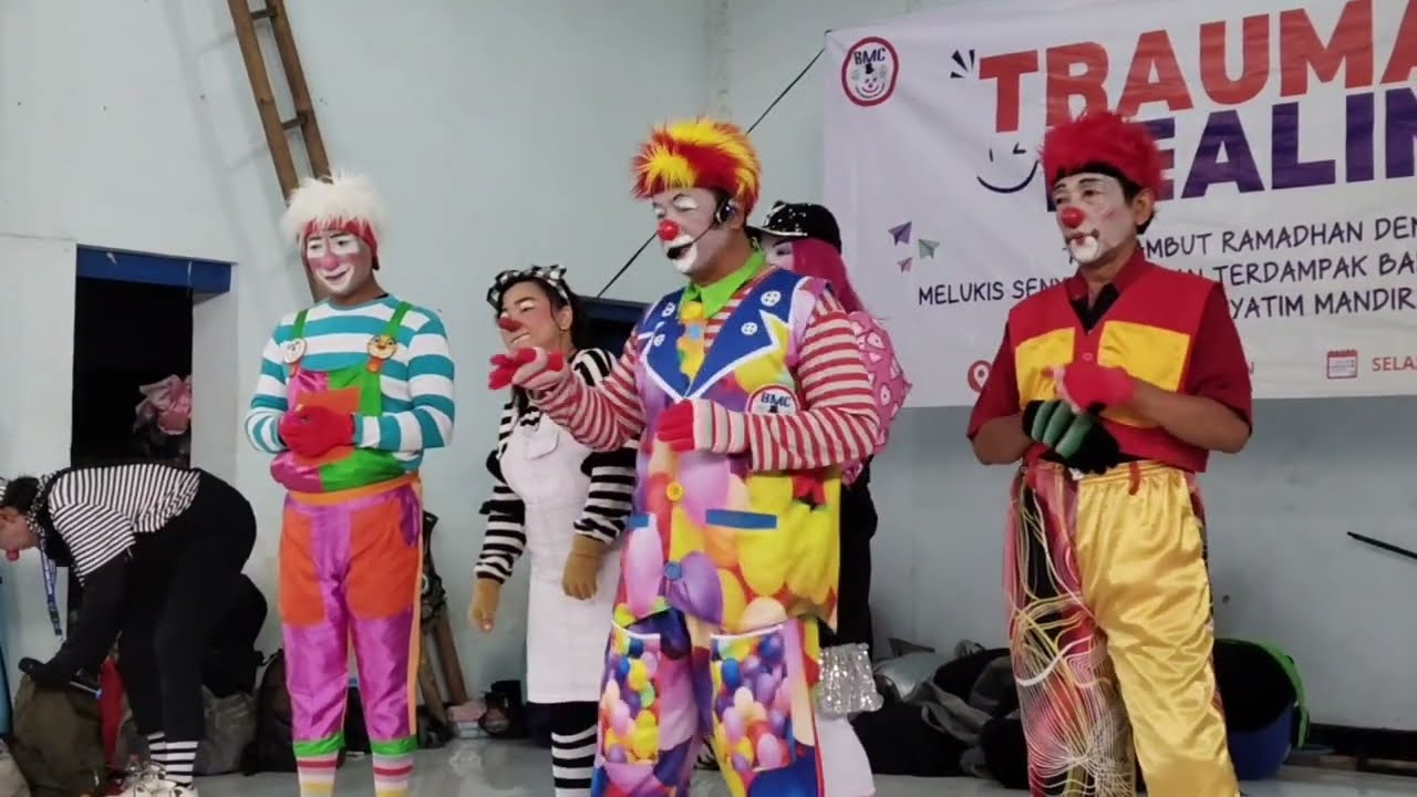 YATIM MANDIRI GANDENG BMC DAN PRC HADIRKAN TRAUMA HEALING BAGI PENGUNGSI BANJIR PEKALONGAN